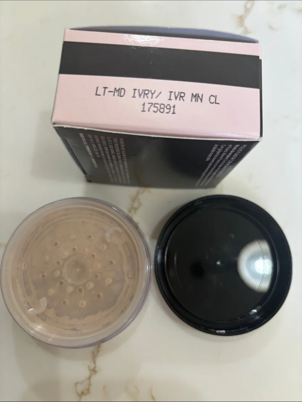 Mary Kay Compact NWT Light - Medium Ivory